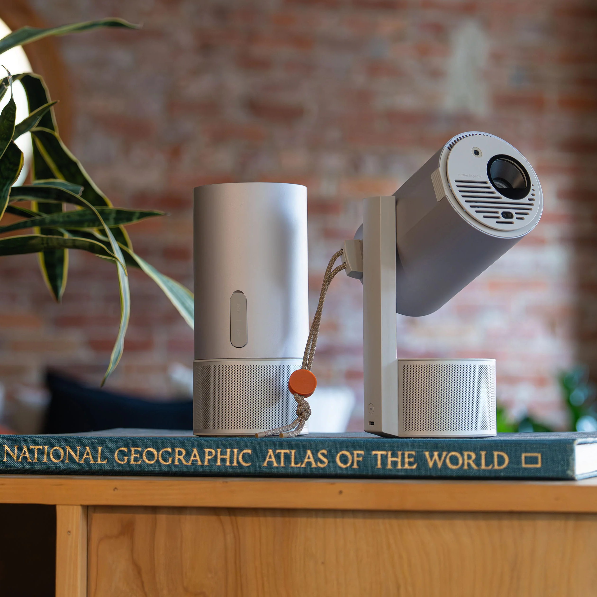 Vidéoprojecteur Portable XGIMI MoGo 3 Pro avec Trépied Batterie